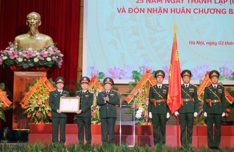 Kỷ niệm 25 năm thành lập, MB đón nhận Huân chương Bảo vệ Tổ quốc Hạng Nhất