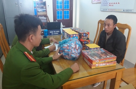 Quảng Bình: Bắt đối tượng vận chuyển và tàng trữ trái phép pháo cùng động vật hoang dã