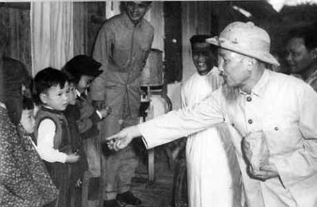 Kỷ niệm 130 năm Ngày sinh Chủ tịch Hồ Chí Minh (1890-2020):  Hồ Chí Minh - Người yêu thương tất cả, chỉ quên mình