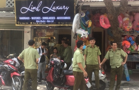 Hàng giả - hàng nhái: Hà Nội phát hiện thu giữ hàng nghìn sản phẩm giả mạo các thương hiệu nổi tiếng tại phố Cổ