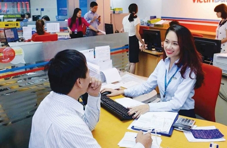 Tín dụng tăng chậm: Do doanh nghiệp hay ngân hàng?