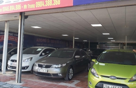 Bán, cầm cố ô tô nở rộ vì dịch