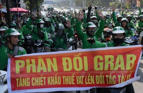 Tổng cục Thuế yêu cầu Grab giải trình về việc tăng cước, phí lên lái xe