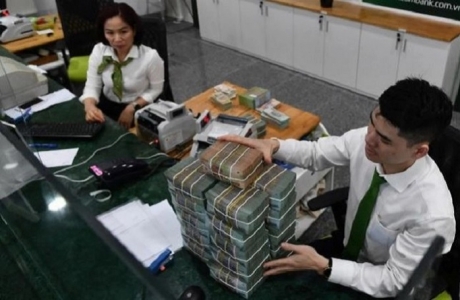 Ngân hàng lãi đậm nhờ đâu?