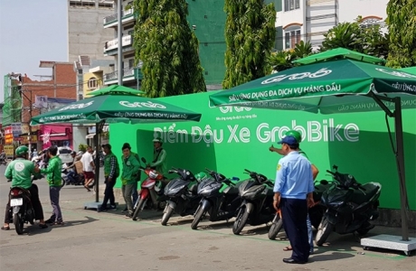 Grab lại tăng giá dịch vụ