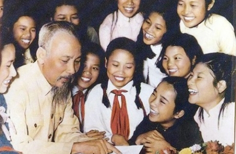 Tháng Năm nhớ Bác