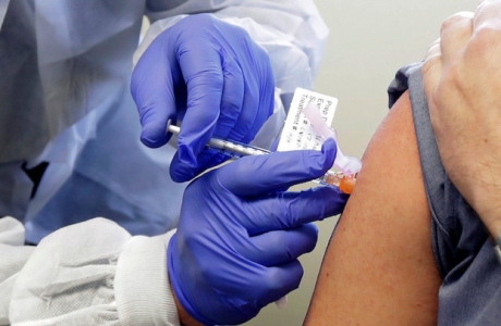 Nhiều doanh nghiệp đề xuất được trả chi phí mua vaccine tiêm cho người lao động