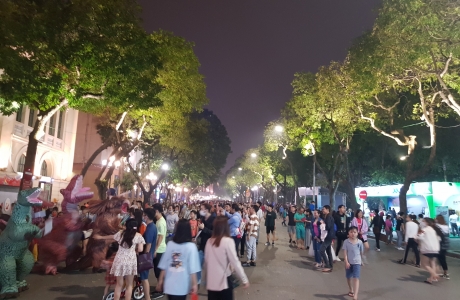 Hà Nội tạm dừng các quán xá vỉa hè và dừng mở cửa di tích từ 17 giờ ngày 3/5
