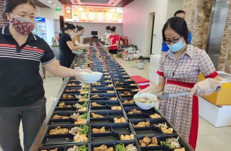 Hà Tĩnh: Biến cả hệ thống phức hợp kinh doanh thành “bếp ăn” cho người cách ly
