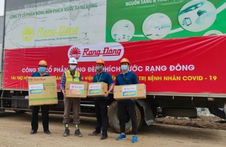 Công ty CP Bóng đèn Phích nước Rạng Đông bàn giao thiết bị tài trợ cho Bệnh viện dã chiến tại quận Hoàng Mai