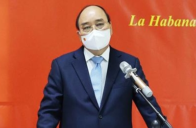 Chủ tịch nước thăm Đại sứ quán và cộng đồng người Việt Nam tại Cuba