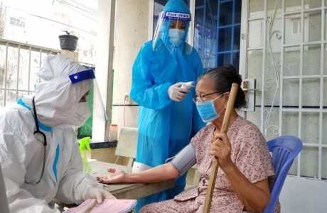 Bảo vệ người thuộc nhóm nguy cơ cao mắc Covid - 19 giảm ca chuyển nặng, ca tử vong do Covid - 19