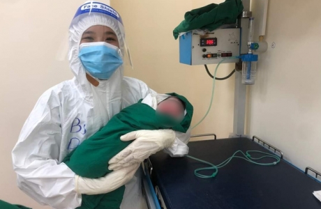 Bản tin Covid 09/01/2022: Hà Nội vượt mốc 2.800 ca nhiễm, Hải Phòng điều trị Covid cho phụ nữ có thai