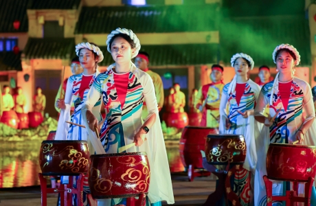 Phát triển du lịch gắn kết chặt chẽ với bảo tồn, phát huy di sản văn hóa dân tộc
