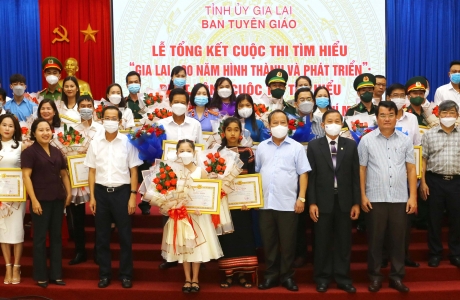 Trao giải cuộc thi tìm hiểu “Gia Lai - 90 năm hình thành và phát triển”