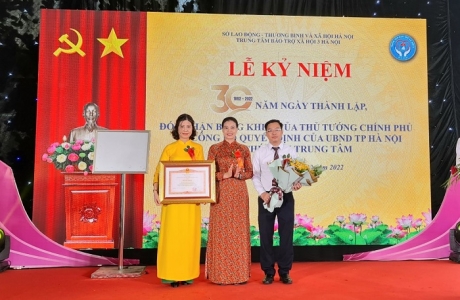Đón nhận bằng khen của Thủ tướng Chính phủ nhân kỷ niệm 30 năm ngày thành lập