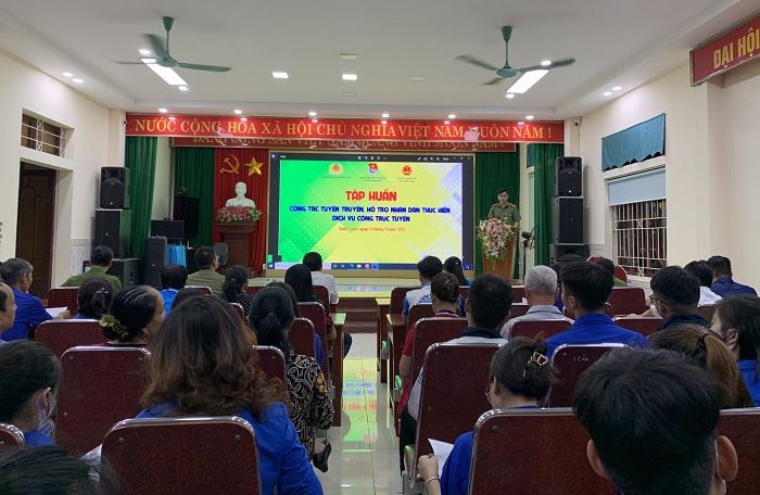 Tập huấn hỗ trợ Nhân dân thực hiện dịch vụ công trực tuyến