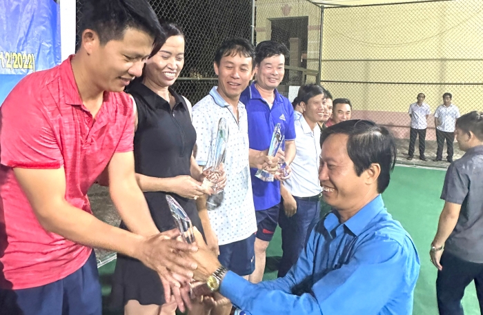 Trung đoàn 710 tổ chức giao lưu quần vợt tại xã biên giới Ia Mơ   