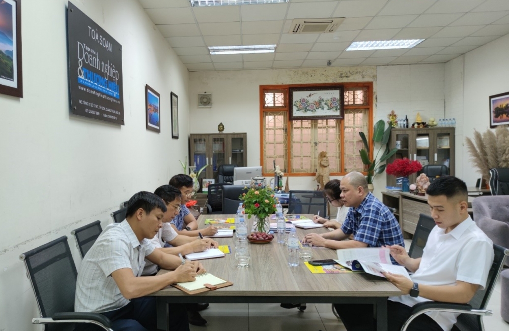 Đảng uỷ Khối Doanh nghiệp quận Đống Đa làm việc với Chi bộ Tạp chí Doanh nghiệp và Thương hiệu nông thôn 