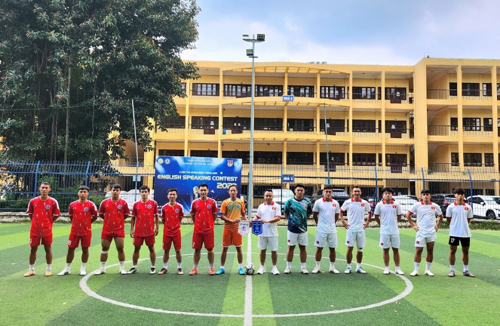 Giao hữu bóng đá giữa FC Tạp chí Doanh nghiệp và Thương hiệu nông thôn với FC Công ty Cổ phần Chợ Xa