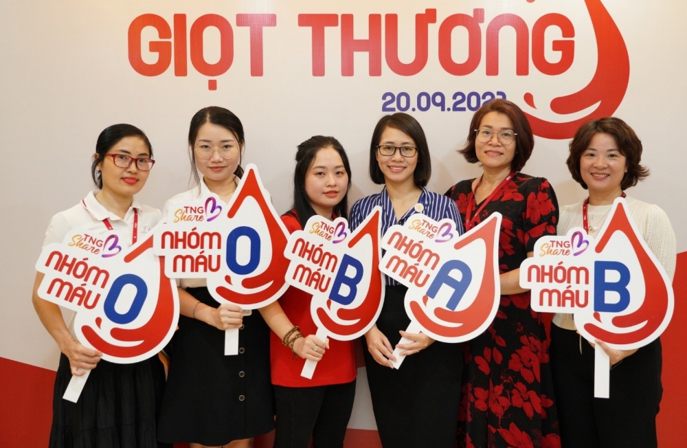 Người TNG Holdings Vietnam mang “giọt thương” gửi vào ngân hàng máu