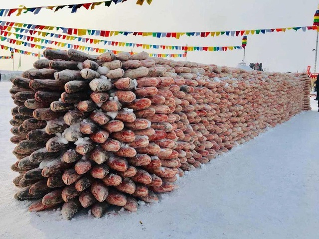 Con cá mè hoa khổng lồ được bán với giá hơn 10 tỷ đồng- Ảnh 2. Con cá mè hoa khổng lồ được bán với giá hơn 10 tỷ đồng- Ảnh 2.