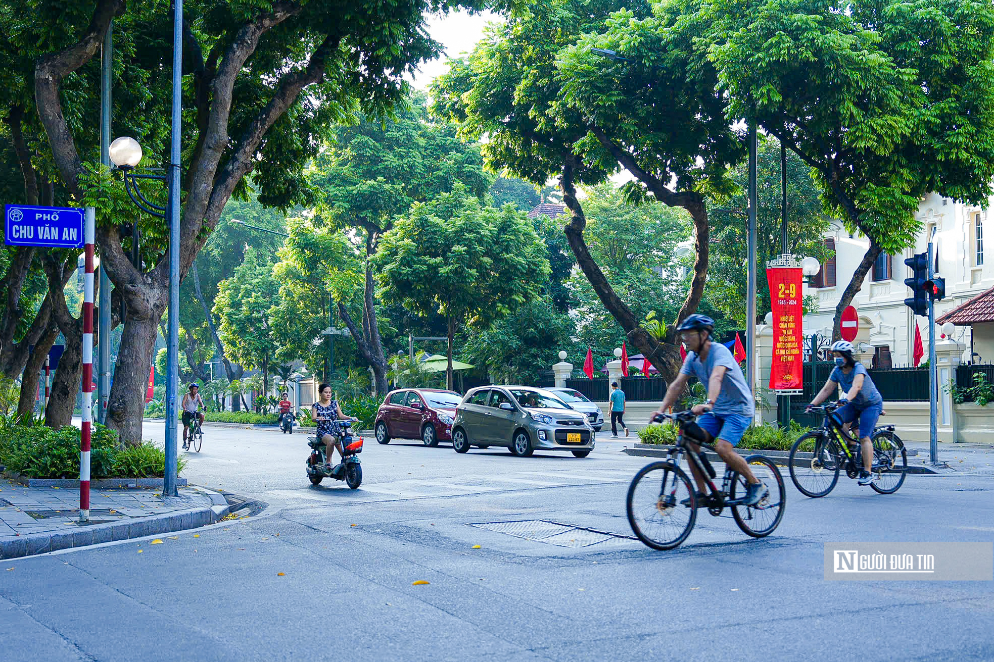 Phố phường Hà Nội bình yên ngày Tết Độc lập- Ảnh 4.