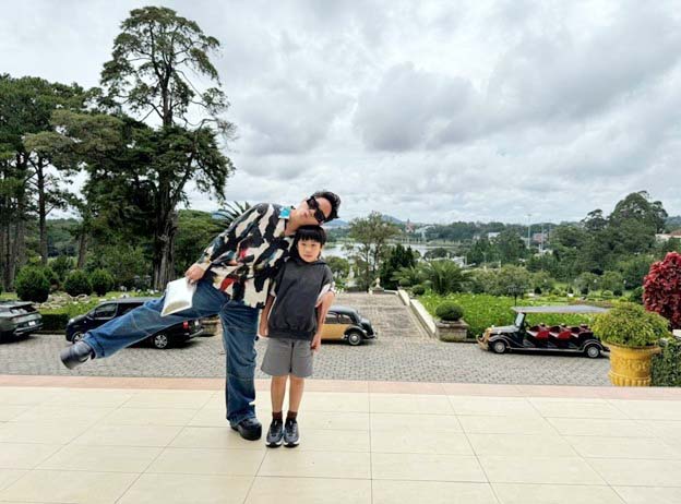 Ca sĩ Tùng Dương và cuộc hôn nhân viên mãn bên bà xã hơn 2 tuổi, ít xuất hiện- Ảnh 7. Ca sĩ Tùng Dương và cuộc hôn nhân viên mãn bên bà xã hơn 2 tuổi, ít xuất hiện- Ảnh 7.