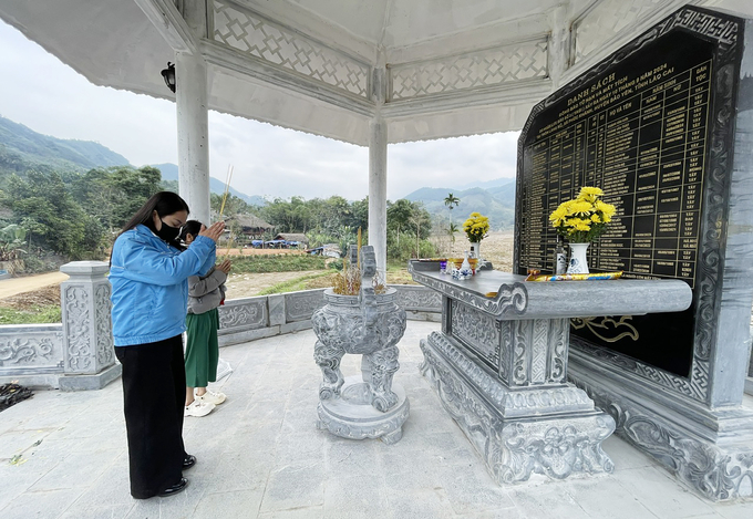 Đây là nơi người dân tưởng nhớ những nạn nhân đã khuất. Ảnh: Kiên Trung.