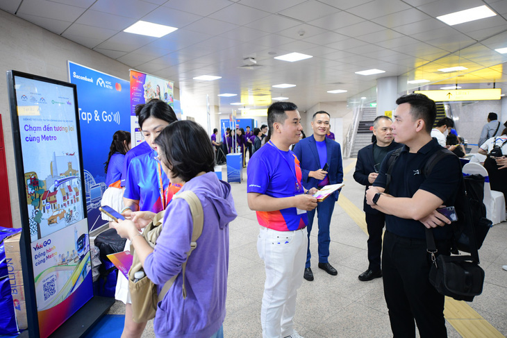 Sáng nay tàu điện metro số 1 chính thức khai trương ở TP.HCM - Ảnh 1.