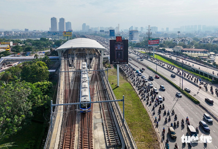 Sáng nay tàu điện metro số 1 chính thức khai trương ở TP.HCM - Ảnh 4.