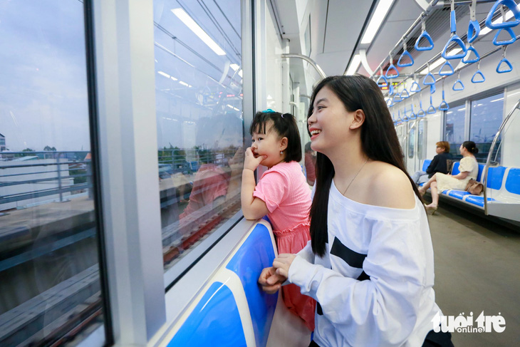 Sáng nay tàu điện metro số 1 chính thức khai trương ở TP.HCM - Ảnh 5.