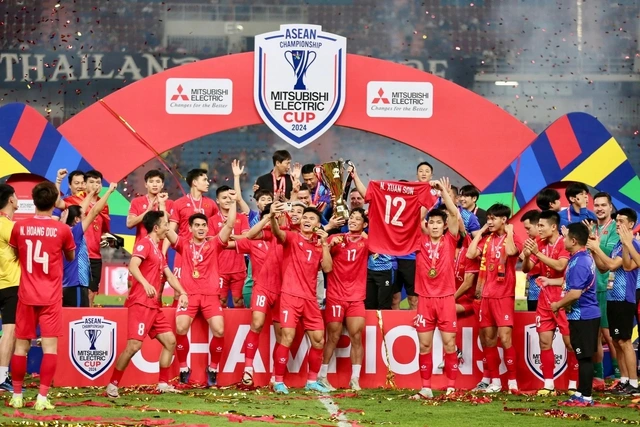 Nhà vô địch AFF Cup Hai Long làm ấm lòng người hâm mộ quê nhà- Ảnh 2.