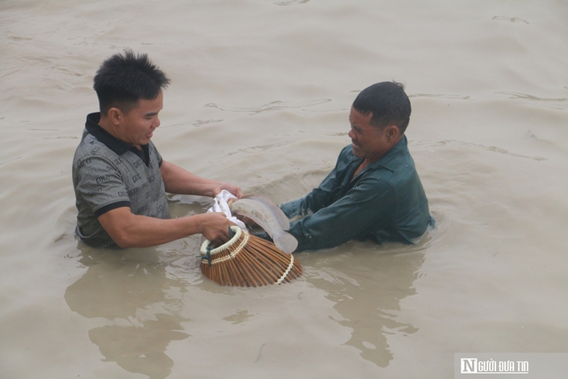 Hàng tấn cá được đánh bắt tại lễ hội ngày cận Tết- Ảnh 5.