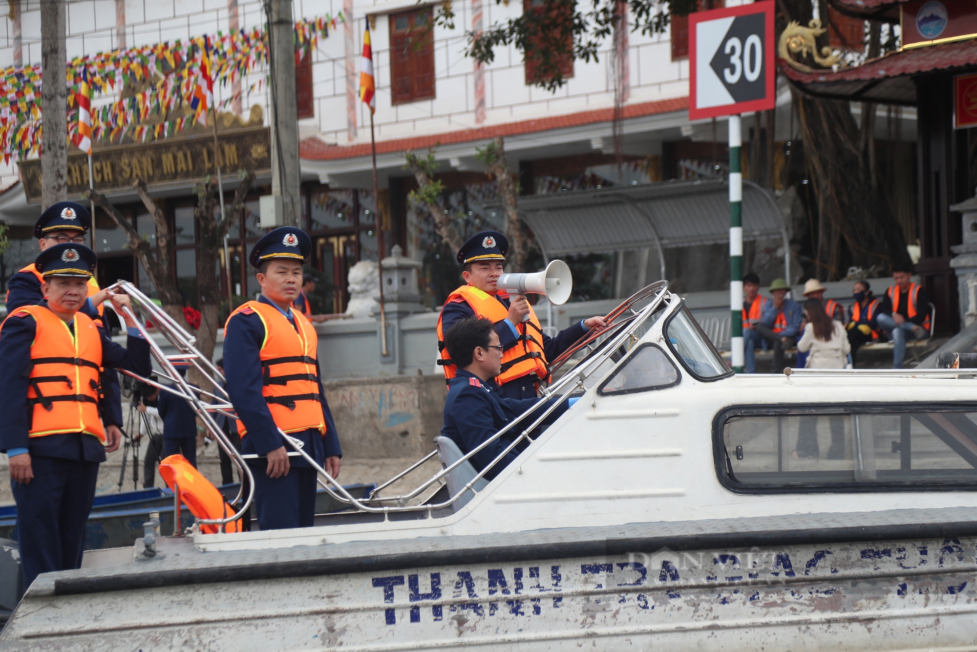 Chùa hương đón 9,2 vạn người trước ngày khai hội, dự đoán con số bất ngờ lượng du khách năm nay   - Ảnh 3.