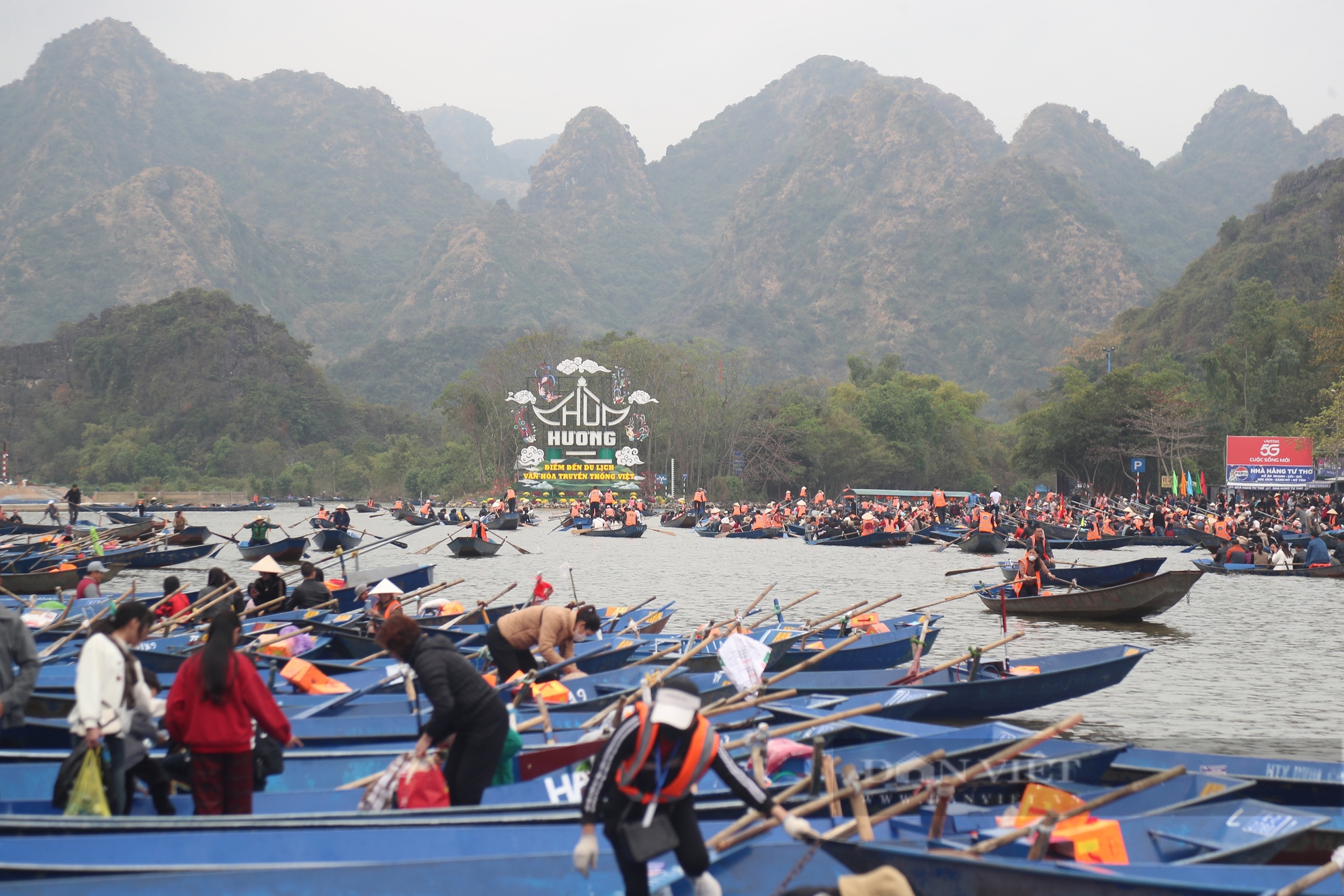 Chùa hương đón 9,2 vạn người trước ngày khai hội, dự đoán con số bất ngờ lượng du khách năm nay   - Ảnh 5.