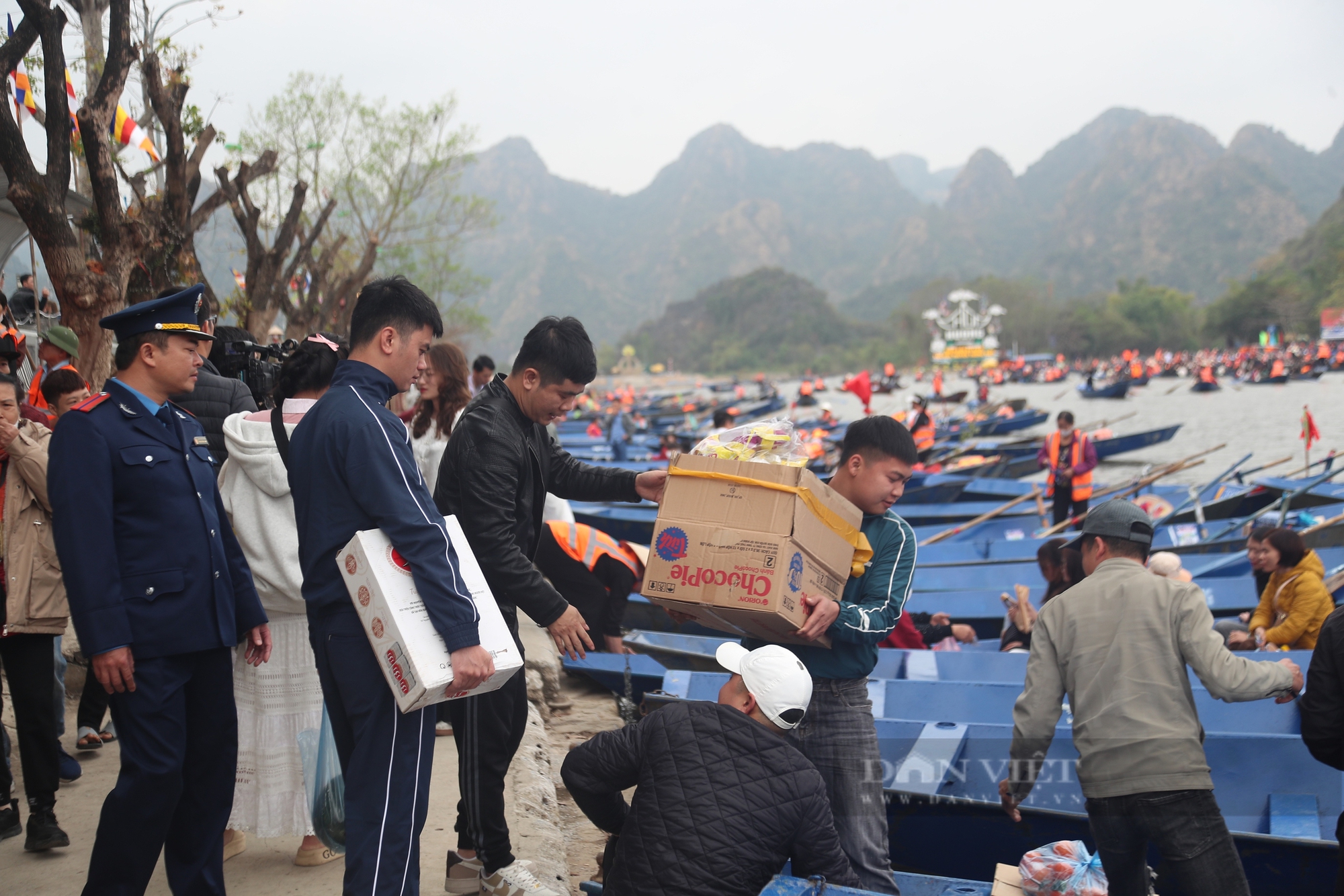 Chùa hương đón 9,2 vạn người trước ngày khai hội, dự đoán con số bất ngờ lượng du khách năm nay   - Ảnh 6.