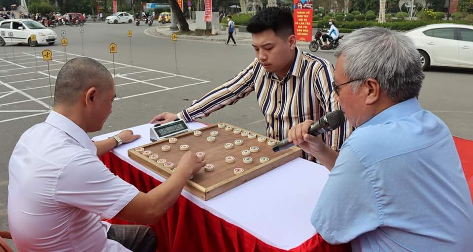 Tại Vườn hoa trung tâm thị xã, Câu lạc bộ cờ tướng Sơn Tây phối hợp với Trung tâm Văn hóa - Thông tin và Thể thao thị xã tổ chức Kỳ đài cờ tướng chào mừng kỷ niệm 200 năm Thành cổ Sơn Tây (1822 – 2022).