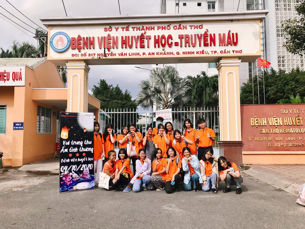 Chuyến đi thăm trẻ em sống trong bệnh viện huyết học – truyền máu Cần Thơ do câu lạc bộ Thiện nguyện THPT FPT Cần Thơ tổ chức