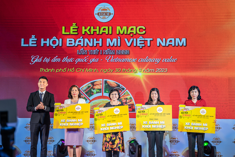 Tại Lễ hội Bánh mì Việt Nam lần thứ nhất năm 2023, MAGGI Professional đã trao tặng 15 xe bánh mỳ khởi nghiệp cho phụ nữ tại khu vực thành phố Hồ Chí Minh, Sóc Trăng, Bến Tre