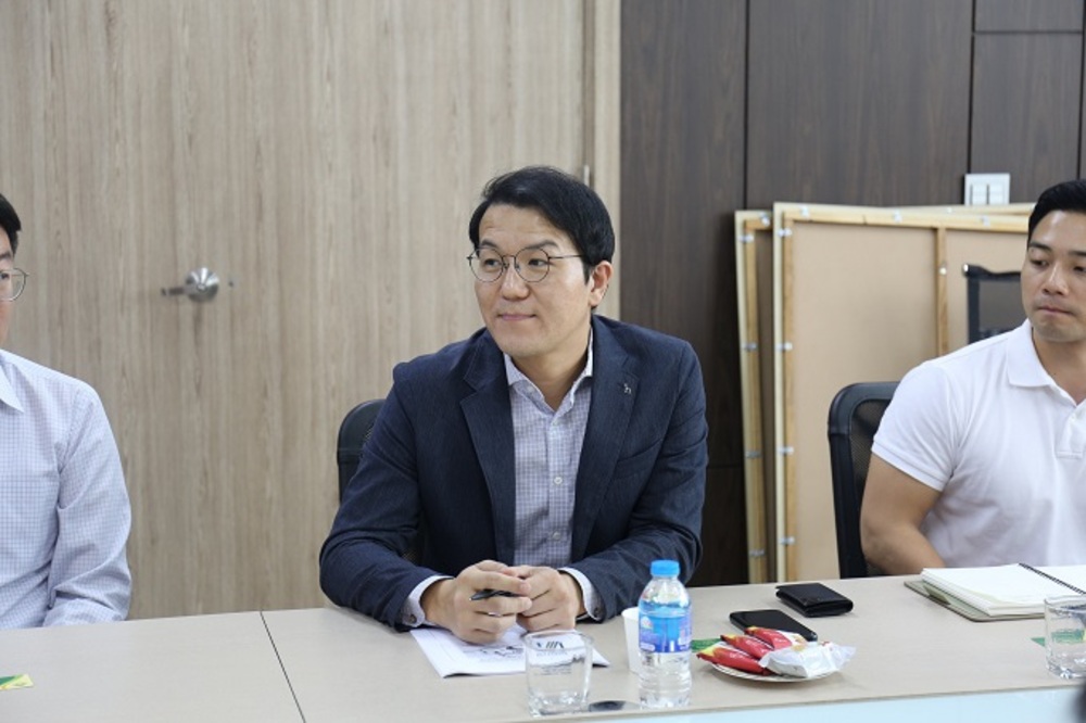 ông Kim Young Ho - Giám đốc Global Business Center Hà Nội (KOSME)