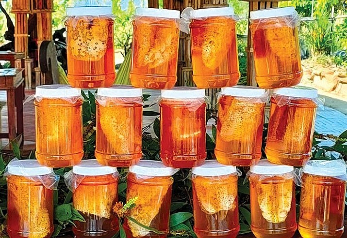 1 Mật ong ruồi đang được bán với giá 1 triệu đồng mỗi lít.