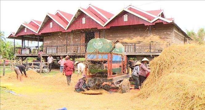 Nhiều gia đình người dân tộc thiểu số tại huyện Krông Pa (Gia Lai) đã có đời sống khá giả nhờ nguồn vốn từ các chương trình mục tiêu Quốc gia. Ảnh: Hồng Điệp/TTXVN