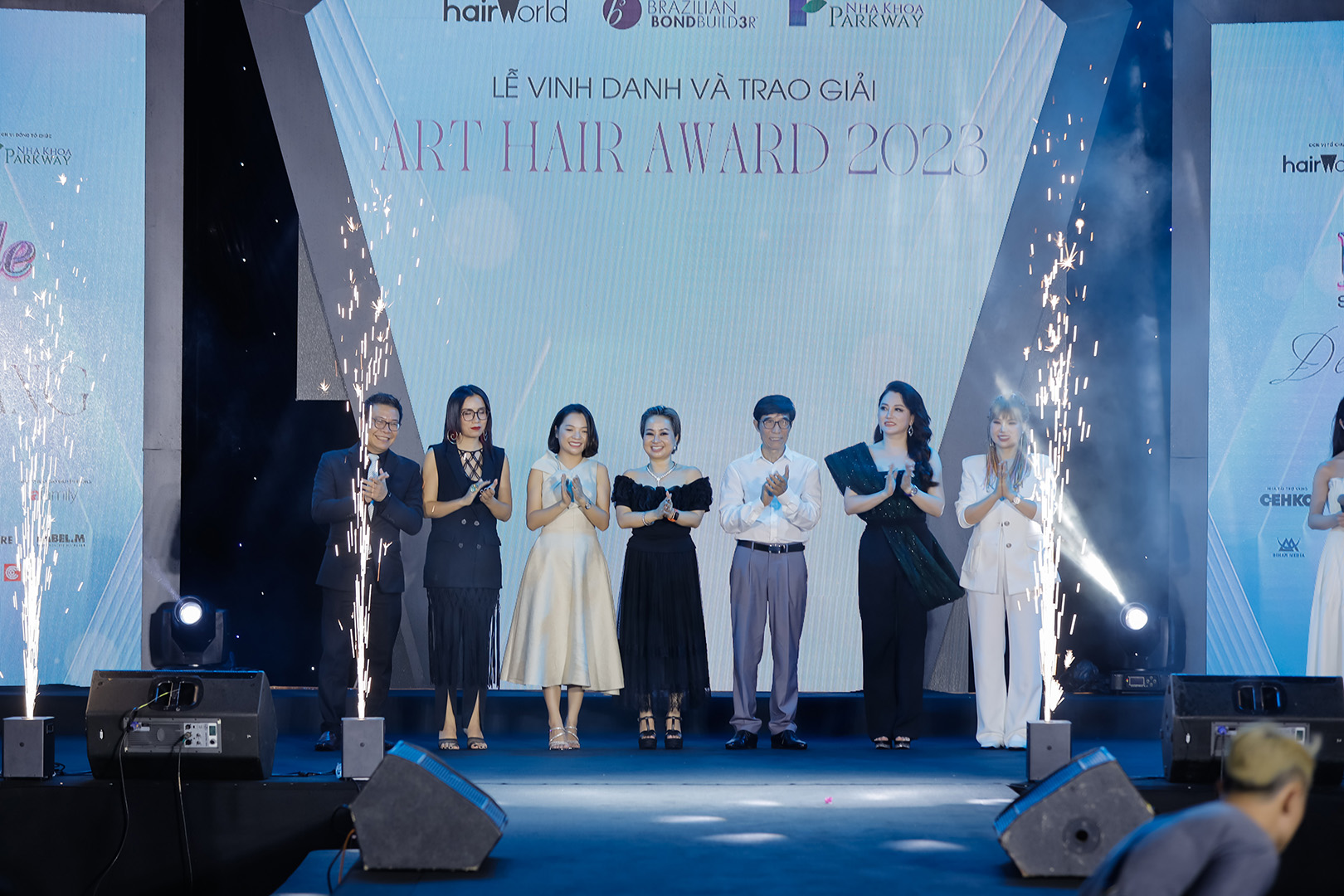 Ban Cố vấn AHAV 20023 - NTM Kim Loan, PCTVNBA Bà Đặng Thị Xuân Hương, nhà báo Đào Xuân Quang, NTM Nguyễn Huyền Hương, Bs Nguyễn Kiều Ngân, NTK Lê Hà và ông Nguyễn Duy Quan