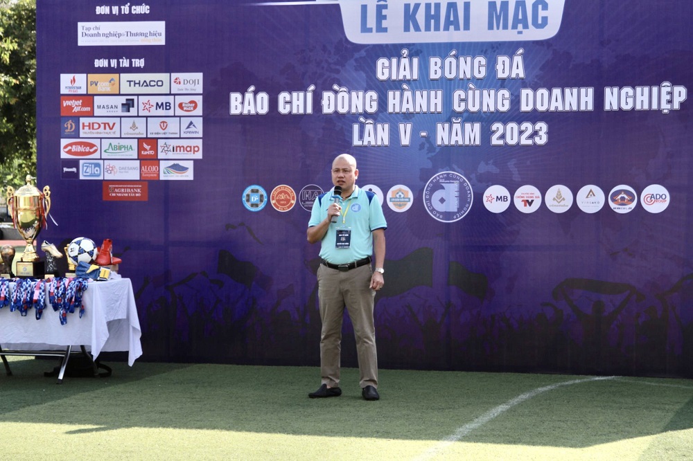 Nhà báo Nguyễn Nam Thắng, TBT tạp chí Doanh nghiệp và Thương hiệu nông thôn, Trưởng Ban tổ chức giải