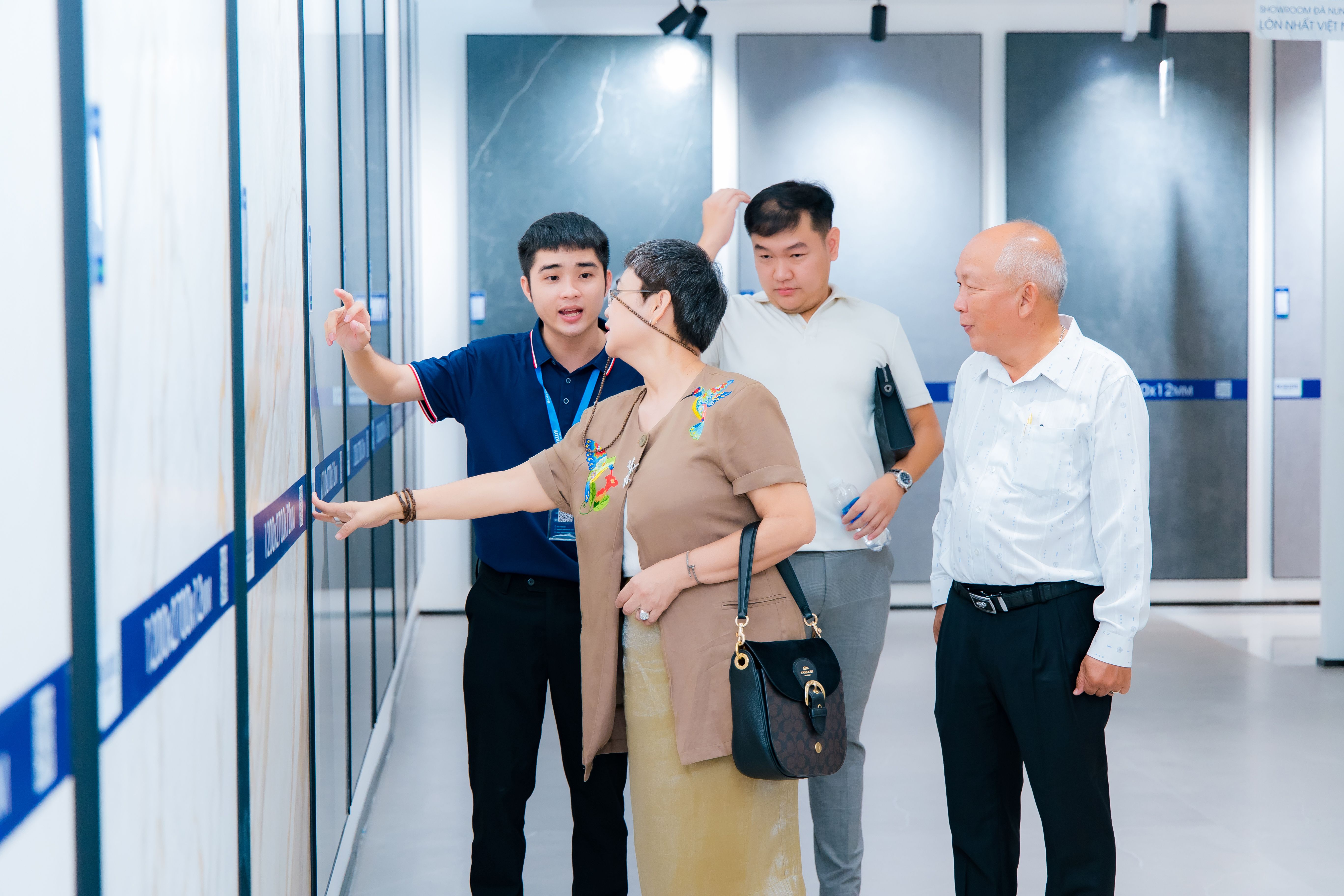 Ảnh 2 - Nhiều mẫu đá được giới thiệu tại showroom Boride-compressed (1)
