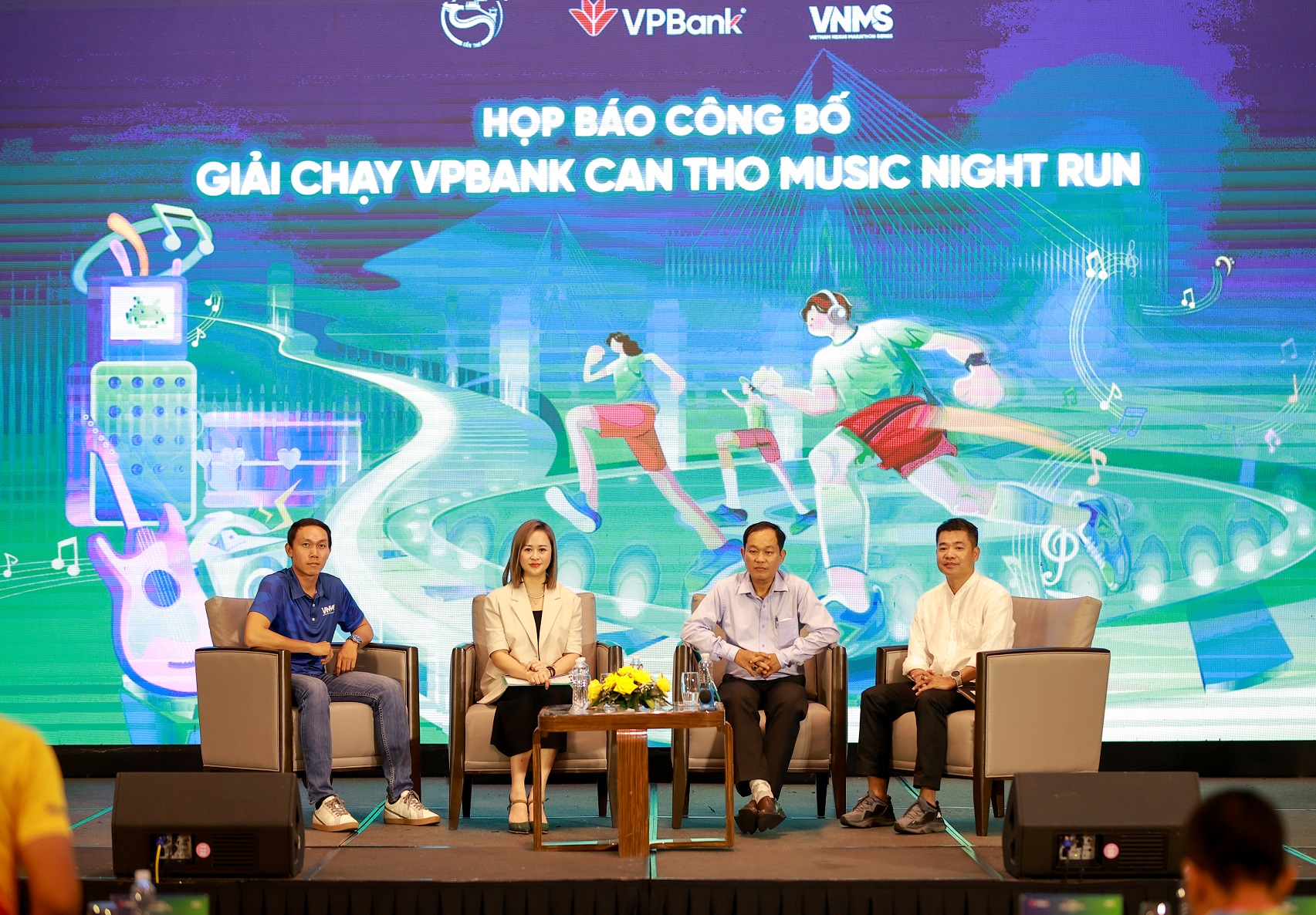 Đại diện sở Văn hóa, Thể thao & Du lịch, ban tổ chức VPBank và Nexus Sport Events chia sẻ, giải đáp thông tin về giải VPBank Can Tho Music Night Run 2024.