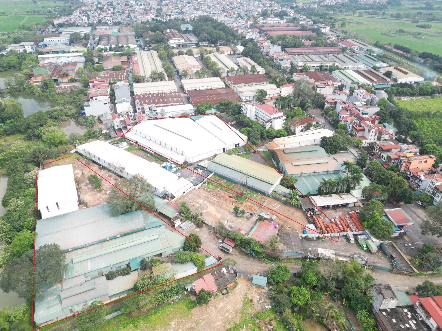 Diện tích nhà xưởng của thuộc phần đất của Công ty CP Công trình 6 ngang nhiên xây dựng không phép, không đảm bảo PCCC nhưng không gặp phải bất kỳ sự cản trở nào từ chính quyền địa phương.