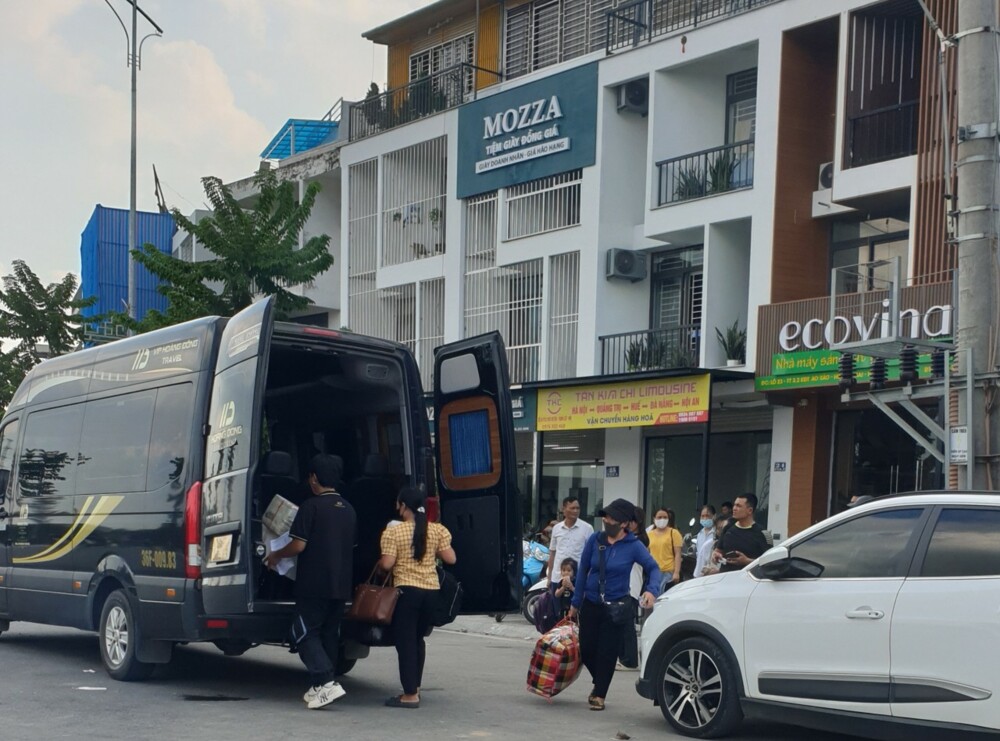 Hà Nội: Chưa tìm ra biện pháp triệt để để giải quyết tình trạng vi phạm của hàng loạt nhà xe limousin 3