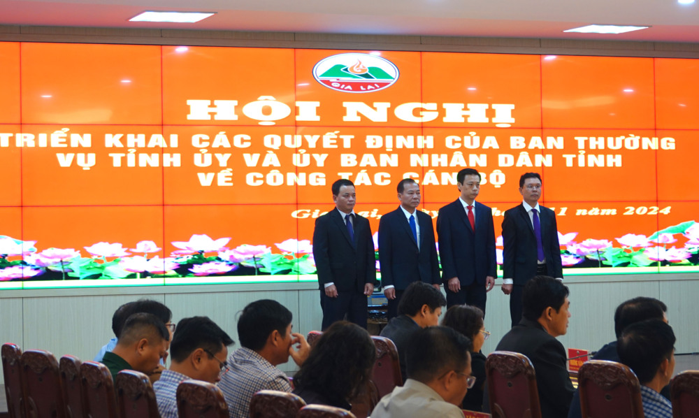 fun88 đối tác: Công bố 4 quyết định về công tác cán bộ 1